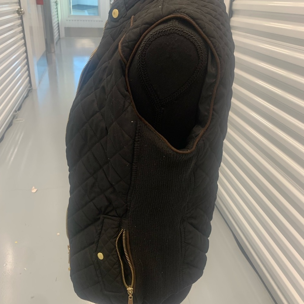 Active U.S.A. Quilted Black Vest - Picture 6 of 9